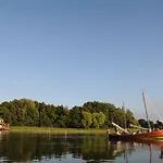 Strandhaus Am Inselsee Otel Güstrow