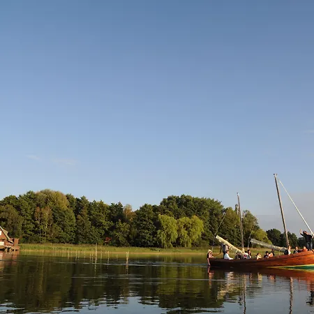 Strandhaus Am Inselsee Отель Гюстров