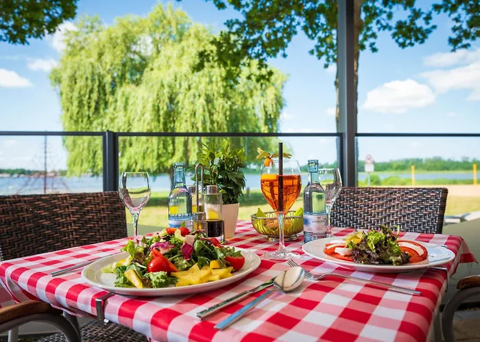 Strandhaus Am Inselsee Отель Гюстров