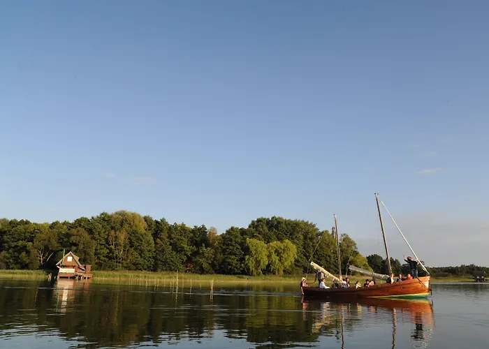 Strandhaus Am Inselsee Отель Гюстров